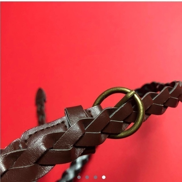 Braided brown leather belt with gold 
buckle 🤎💛​​​​​​​​​​​​​​​​​​​​​​​ - Picture 4 of 4